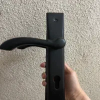 دستگیره مشکی و زبانه سویچ خور و مغزی سوییچی