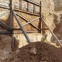 تخریب و خاک برداری ساختمان .