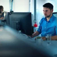 جذب نیروی کار در منزل شرکتی با حقوق ثابت و بیمه