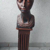 مجسمه با پایه