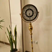 ساعت ایستاده تمیز