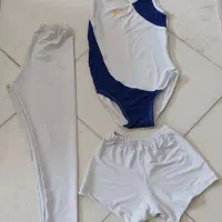 یک دست لباس ژیمناستیک