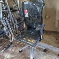 صندلی اداری کرکره ای  و کارمندی انتظار لوله ای