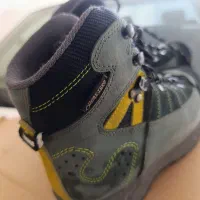 یه جفت کفش کوهنوردی