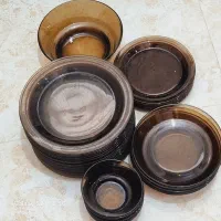 تعداد زیادی ظروف منزل