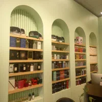 ویترین فروشگاه آرایشی