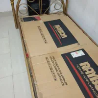تخت فلزی