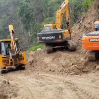 نیازمند بیل مکانیکی سالم با پیکور
