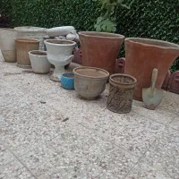 گلدان‌ گل در اندازه‌های مختلف با قیمت توافقی