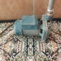 پمپ آب سالم قدیمی تمیز