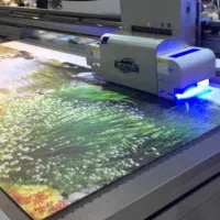 چاپ صنعتی UV روی همه سطوح با فلت بد