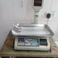 کارگر برای فروشگاه مرغ و ماهی