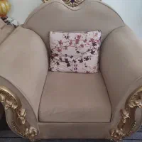 مبل هفت نفره با کوسن و میز و تخت یکنفره فروش فوری