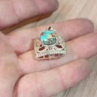 مدال فیروزه|جواهرات|ابریشم, |دیوار