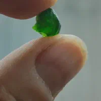 گارنت دمانتویید|جواهرات|ری, دیلمان|دیوار