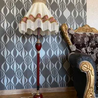 آباژور ایستاده