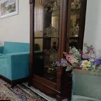 ویترین جنس چوب در حد نو