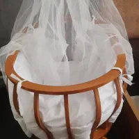 کنار تخت مادر خیلی نو