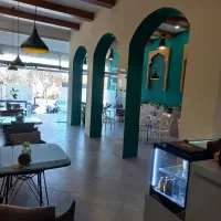 باریستا کمک باریستا سالندار خانم