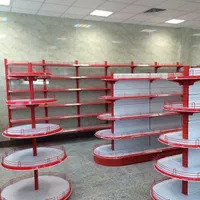 قفسه‌ی وسط فروشگاهی قوسدار