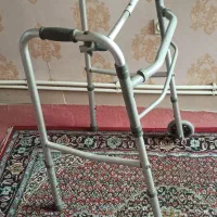 واکر چرخ دار