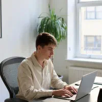 استخدام کارآموز فروش خانم (درآمد پورسانتی بالا)