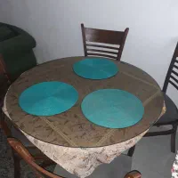 میز گرد ساده ۴ نفره