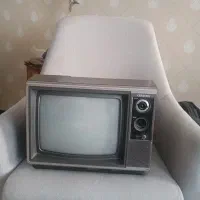 تلوزیون رنگی قدیمی 45 ساله