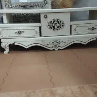 ساعت و زیرتلویزیونی