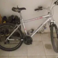 دوچرخه|دوچرخه، اسکیت، اسکوتر|میانه, |دیوار