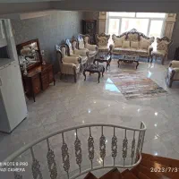 مبل سلطنتی چوب گردو  در حد نو با سه عدد میز