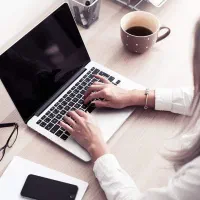 دعوت به همکاری کارمند اداری خانم