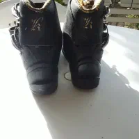 یک جفت کفش اسکی|ورزشهای زمستانی|دماوند, گیلاوند|دیوار