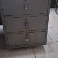 میز تحریر آهنی