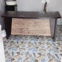 میز تمیز و سالم بدون شکستگی