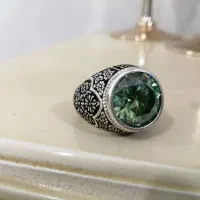 کلکسیونی تعدادی انگشتر، تسبیح ونگین