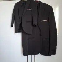 کت و شلوار همراه پیراهن سفید