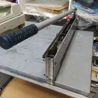 کاتر کاغذ، دستگاه برش کاغذ و کتاب