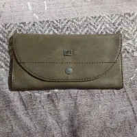 یک عدد کیف پول چرم