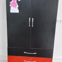 کمد نوجوان سالم و تمیز و‌ بزرگ