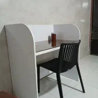 میز مطالعه مینیمال