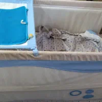 تخت خواب همراه با گهواره و پشه بند