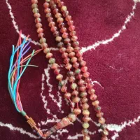 تسبیح کهربا. خیلی رنگ آورده خوشگل