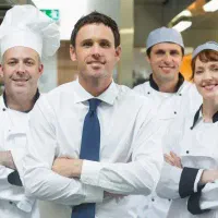 استخدام کارگر و کمکی و منقل دار آقا