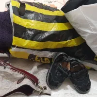 مقداری لباس بچگانه وزنانه