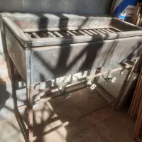 منقل گازی یک متری در ۴۰ ایستاده