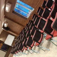 اجاره سالن همایش،سمینار، ورکشاپ های آموزشی|اجارهٔ کوتاهمدت دفتر کار و فضای آموزشی|شیراز, سینما سعدی|دیوار