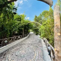 اجاره ویلا باغ واقع در ۱۵ کیلومتری تخت جمشید.سیدان|اجارهٔ کوتاه‌مدت ویلا و باغ|سیدان, |دیوار