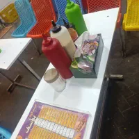 به یه کارگر در بوفه فلافلی بازارچه ساحلی نیاز دارم