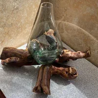 گلدان دفرمه روی سنگ و چوب